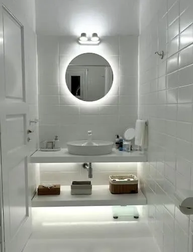 Waterfront - Stunning 6 Bedroom Annita With Pool