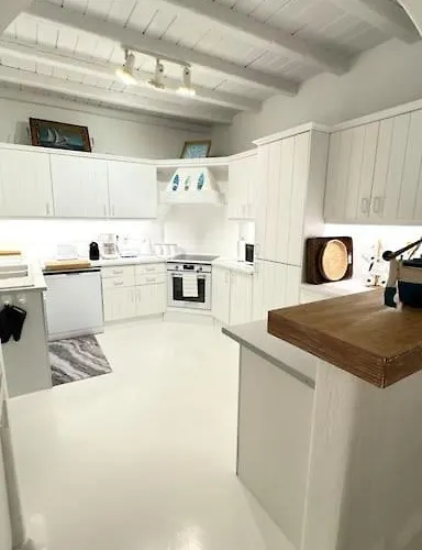 Waterfront - Stunning 6 Bedroom Annita With Pool Villa