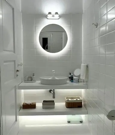 Waterfront - Stunning 5-bedroom Annita With Incredible Views