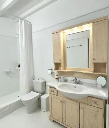 Villa Annita On The Water With 5 Bedrooms *