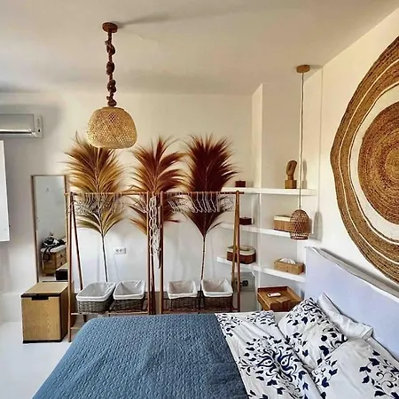 Annita On The Water With 5 Bedrooms Villa