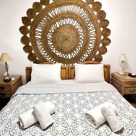 Waterfront - Stunning 5-bedroom Annita With Incredible Views