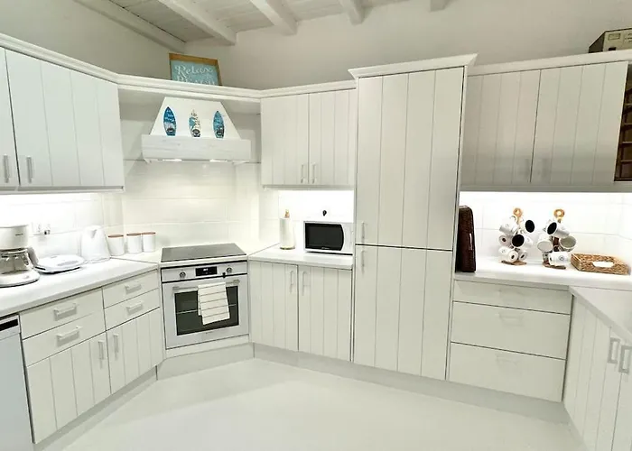 Villa Waterfront - Stunning 6 Bedroom Annita With Pool *