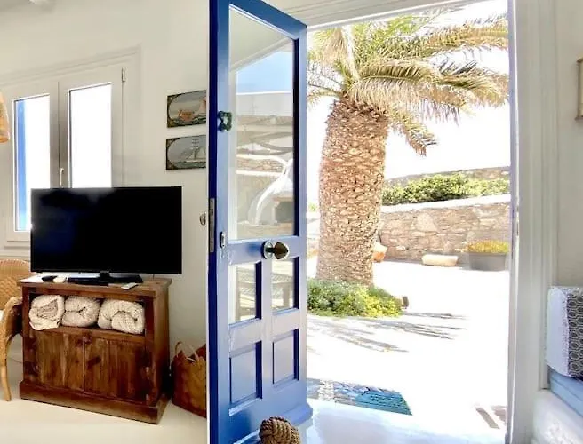 Waterfront - Stunning 6 Bedroom Annita With Pool Villa