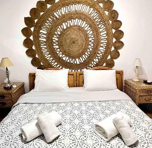 Waterfront - Stunning 6 Bedroom Annita With Pool