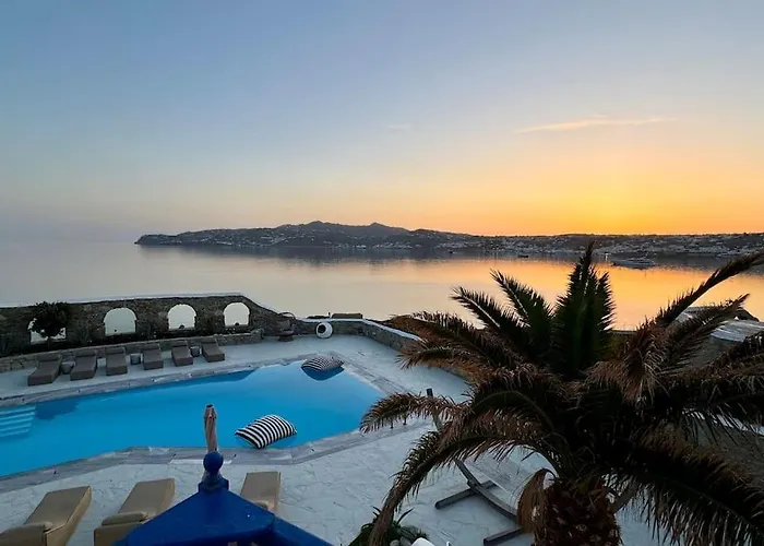 Waterfront - Stunning 6 Bedroom Annita With Pool