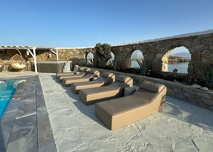 Villa Waterfront - Stunning 6 Bedroom Annita With Pool